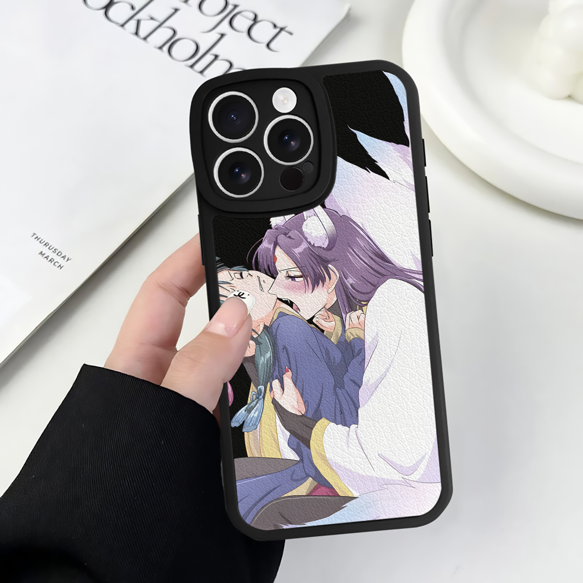 （画像用） 薬屋のひとりごと The Apothecary Diaries 【iPhone 16シリーズ対応】シリコンスマホケース（レザー調） 材質：シリコン
